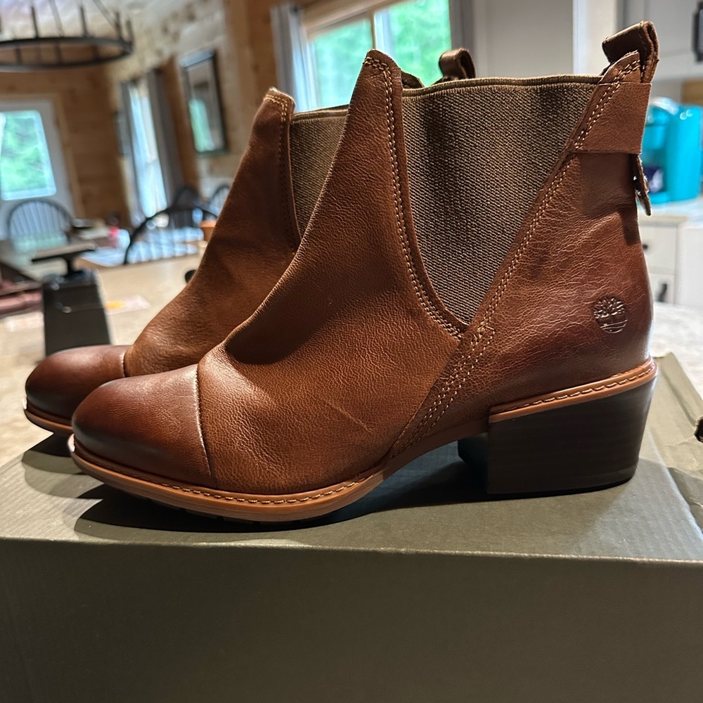 Timberland Sutherland Bay Slouch Chelsea Boot, Women’s’ 9M, New W/ Box